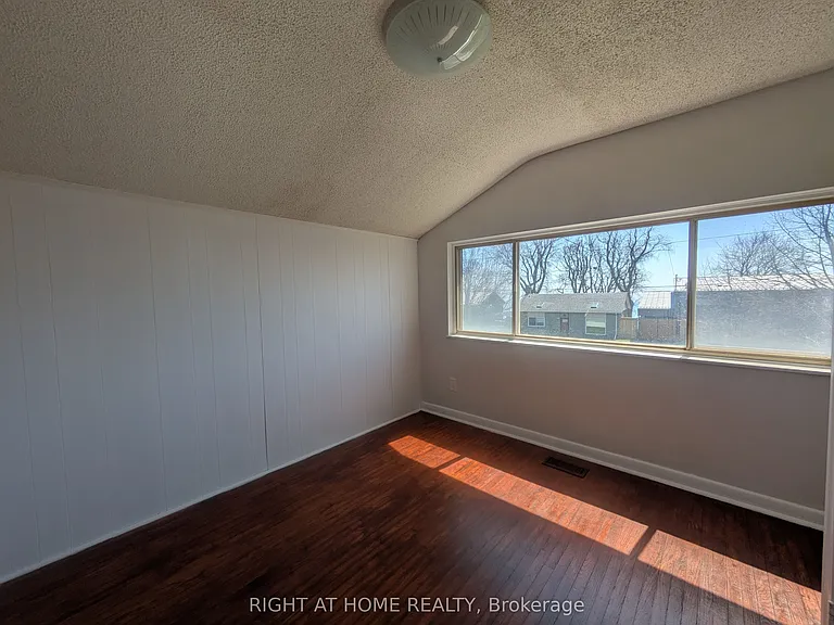740 Stone St — Photo 6