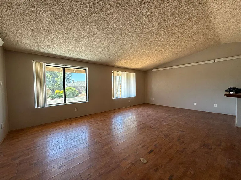 927 N Old Chisholm Trl #C — Photo 5