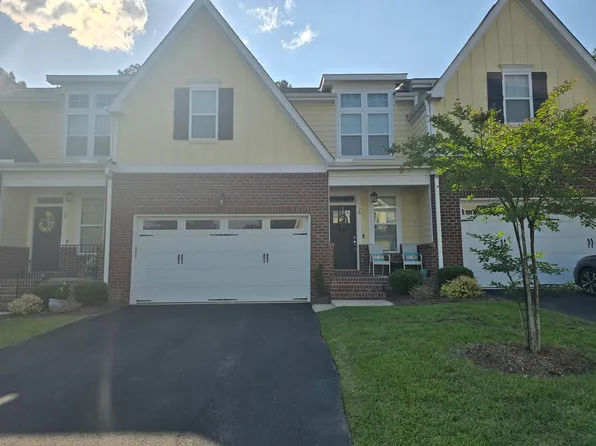 74 Hawk Ridge Dr, Spring Lake, NC 28390