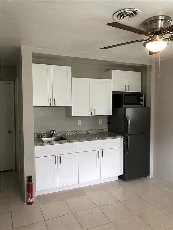Studio, 1.0 bath, 300 sqft, $1,250 — Photo 4