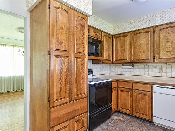 3rd image of 8056 Aquadale Dr