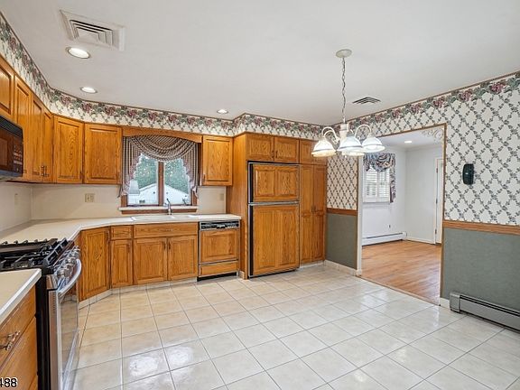 4th image of 252 Ballentine Dr