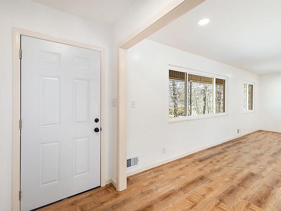 5th image of 1320 Southhall Rd