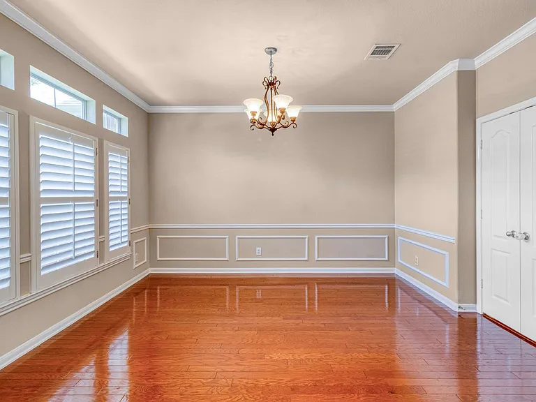 8707 Roswell Rdg — Photo 3