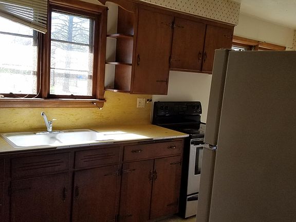 3rd image of 2212 Carney Ave