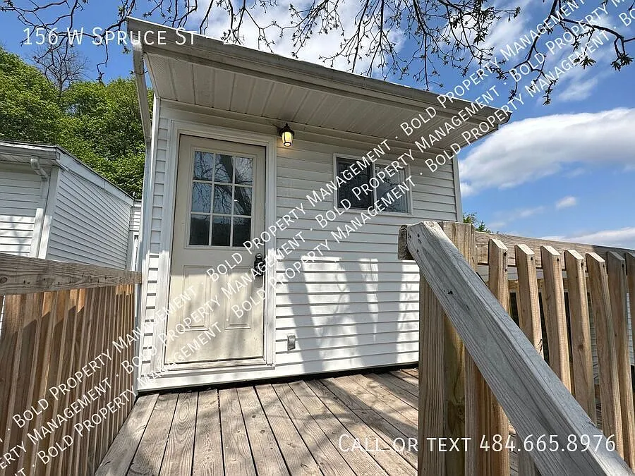Two bedroom 1 bath 2nd floor Tamaqua apartment w garage — Photo 3