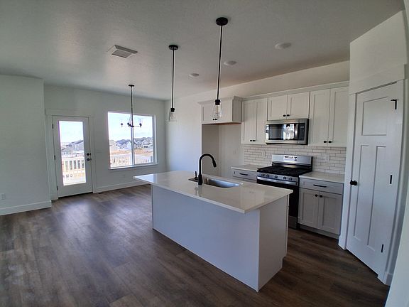4th image of 882 N Pugh Ln