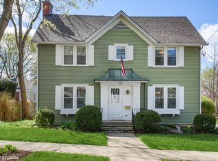 640 S Cook St, Barrington, IL 60010