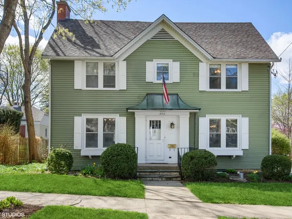 640 S Cook St, Barrington, IL 60010