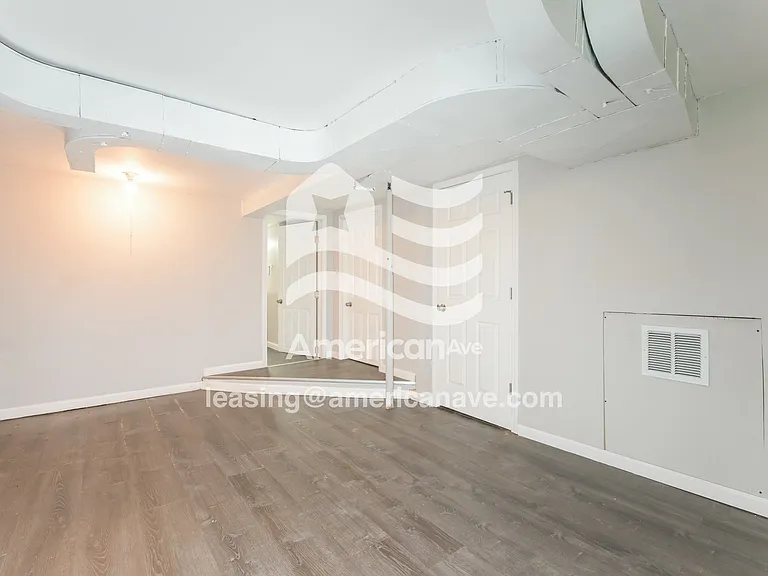 1531944_006_family_room_6.jpg
