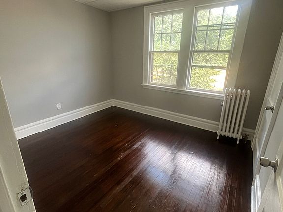3rd image of 580 Lyons Ave #5