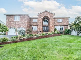 41 Plafsky Dr, Edison, NJ 08817