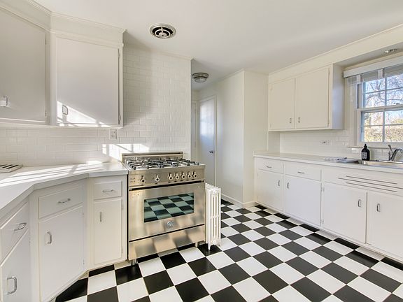 5th image of 25 Buell Ln