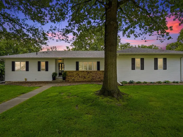 829 Maucker Rd, Cedar Falls, IA 50613