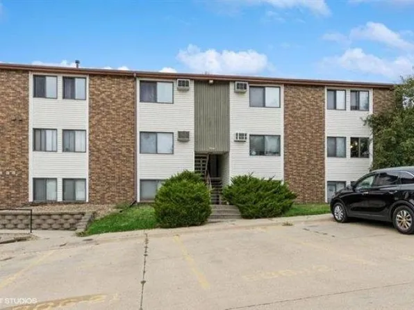 806 Benton Dr APT 13, Iowa City, IA 52246