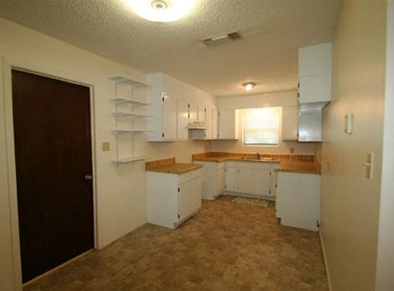 5th image of 1203 Mulberry St
