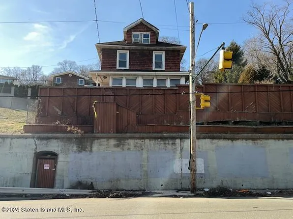 829 Richmond Rd, Staten Island, NY 10304