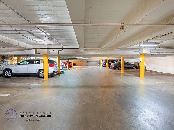 2nd image of 722 S Saint Andrews Pl APT 21