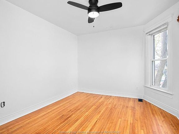 2nd image of 1567 Cataraqui St