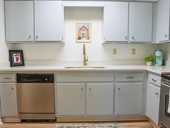 4th image of 607 Park Ln