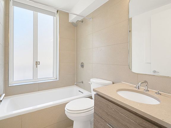 5th image of 70 W 37th St #1017A