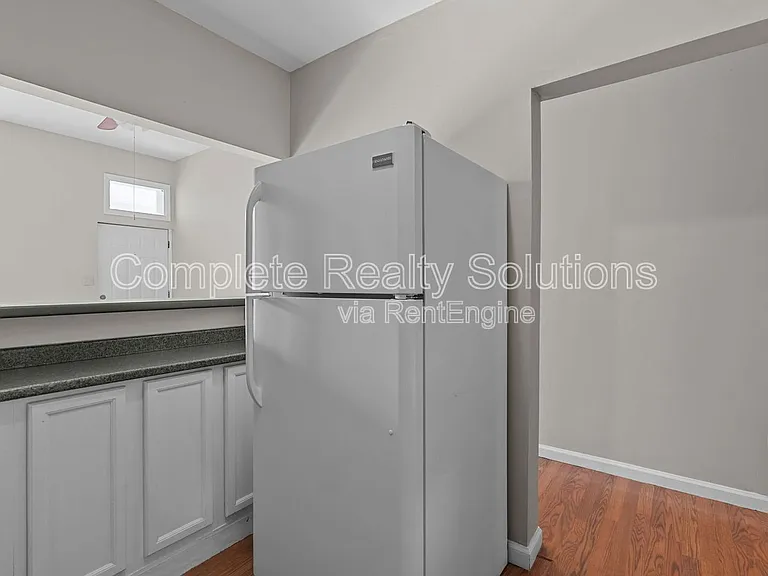 3021 Iowa Ave #1F — Photo 8