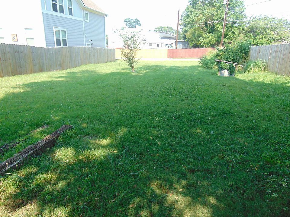 2nd image of 2903 Davis St