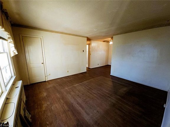 3rd image of 1400 Roslyn Dr Unit 15B