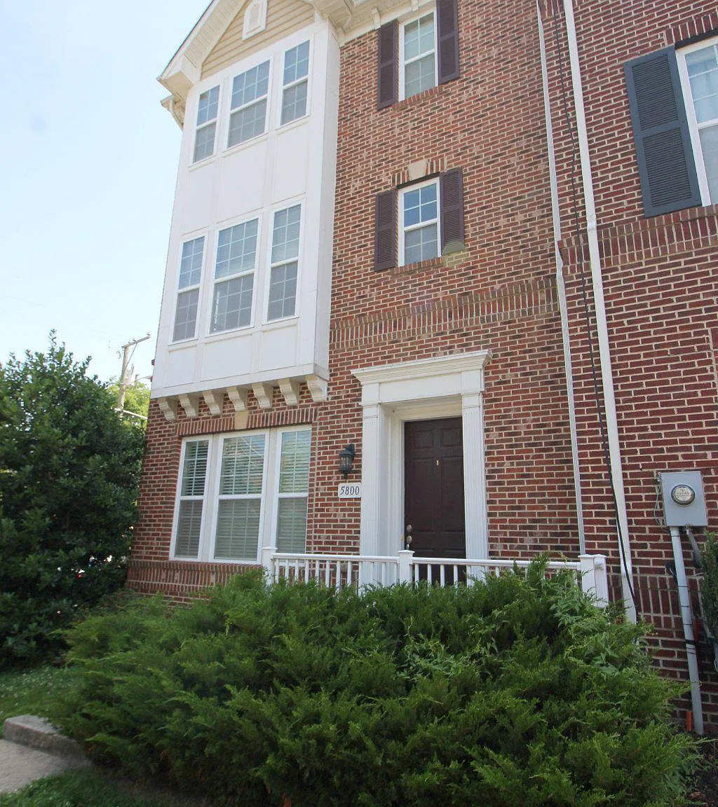 3 bed, 3.5 bath, 1756 sqft, $3,695 — Photo 2