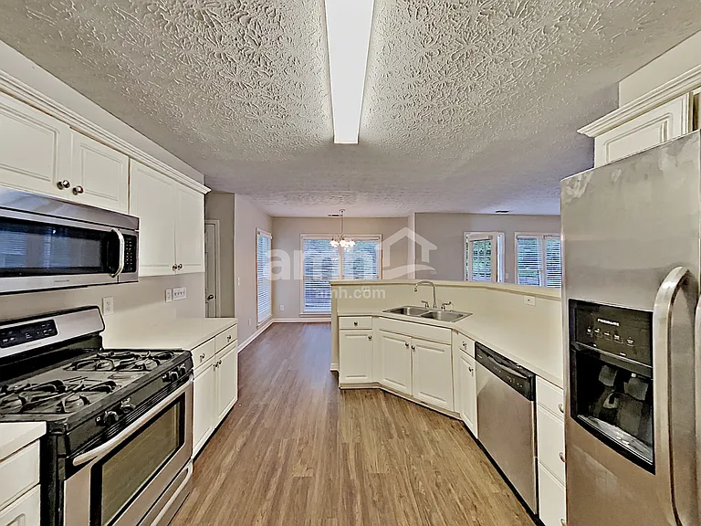 375 Saybrooke Xing — Photo 5
