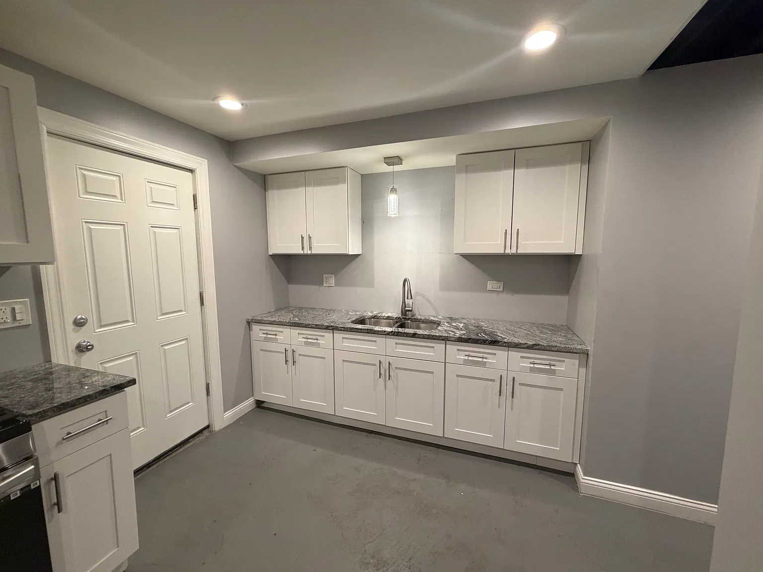 2 bed, 900 sqft, $1,300 — Photo 1