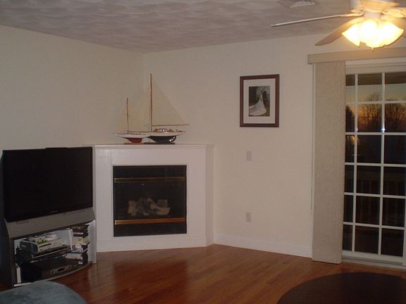 4th image of 49 Ansonia Ave #10