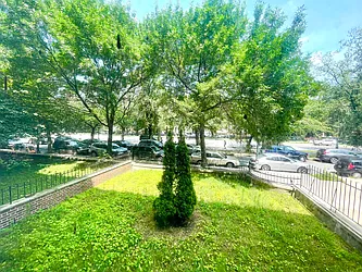 Rented by R New York