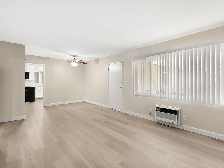 Linden Court Apartments — Photo 84