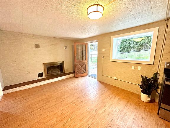 3rd image of 10824 Thornton Dr