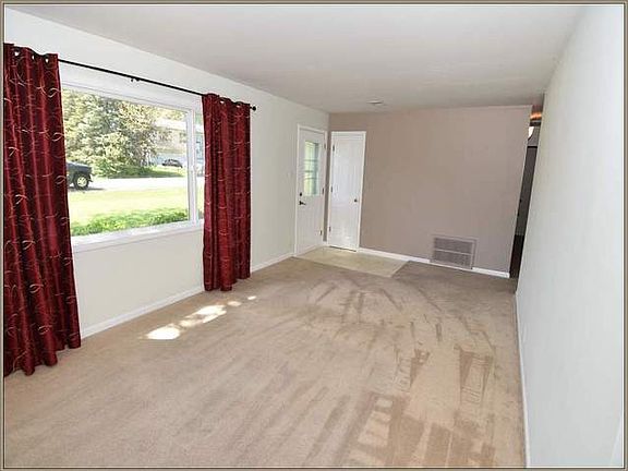 3rd image of 6N137 Ramona Ln