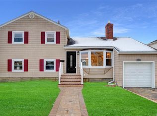 3540 Roanoke St, Seaford, NY 11783