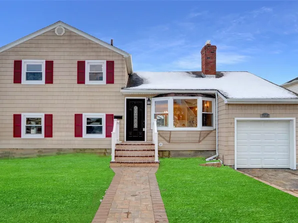 3540 Roanoke Street, Seaford, NY 11783