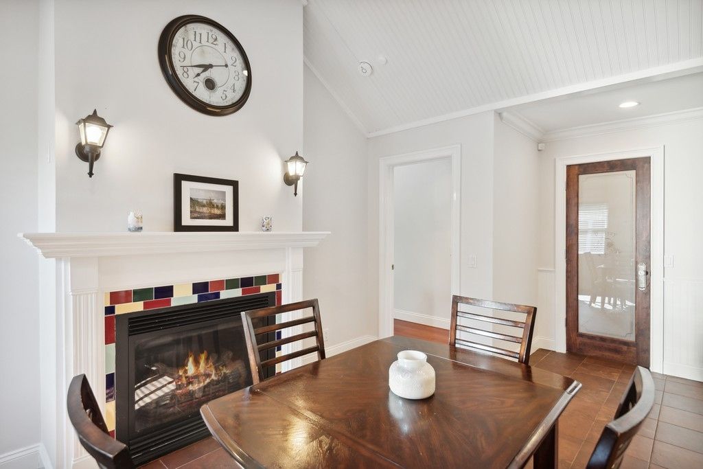  Breakfast Nook