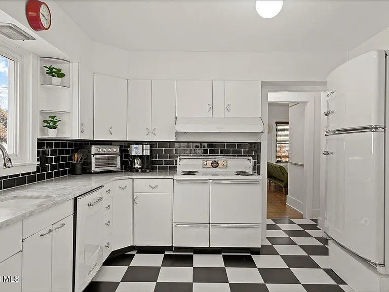 162 Lake Ave — Photo 13