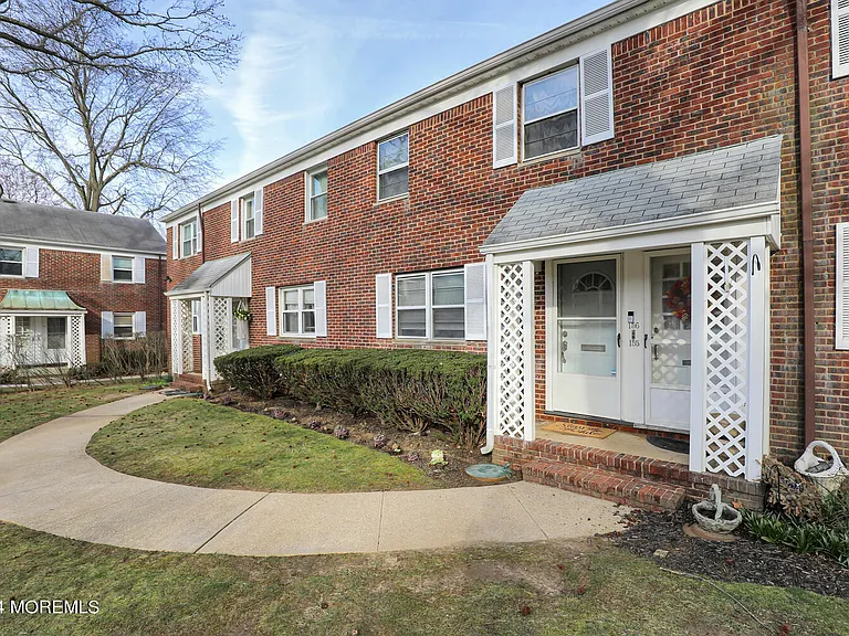 155 Manor Dr — Photo 2