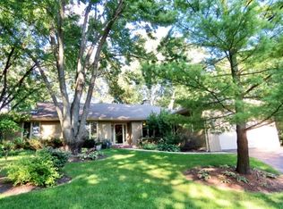 3N391 Glad Dr, St Charles, IL 60175
