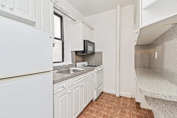 Rented by NextStopNY | media 8