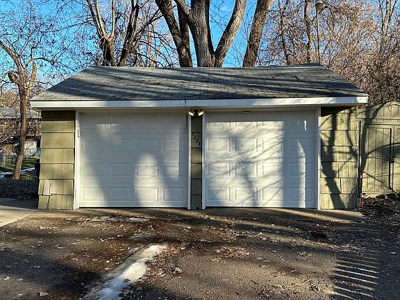Detached 2 car garage