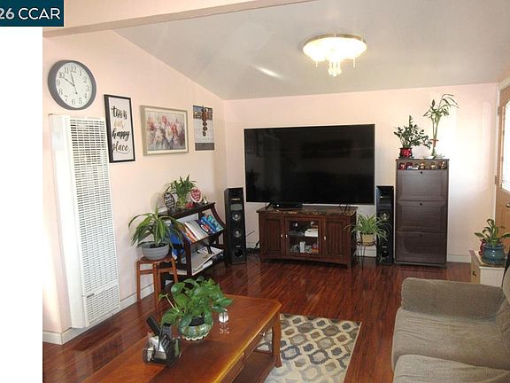 3rd image of 2106 Alfreda Blvd