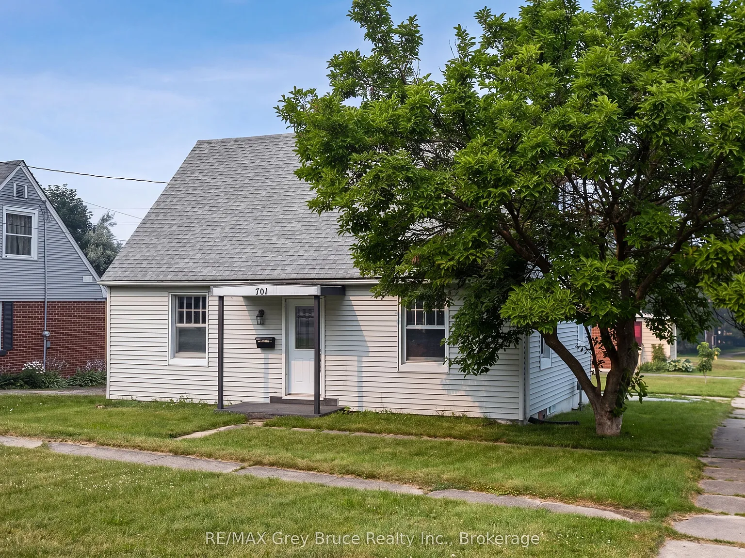 4 bed, $2,600 — Photo 1