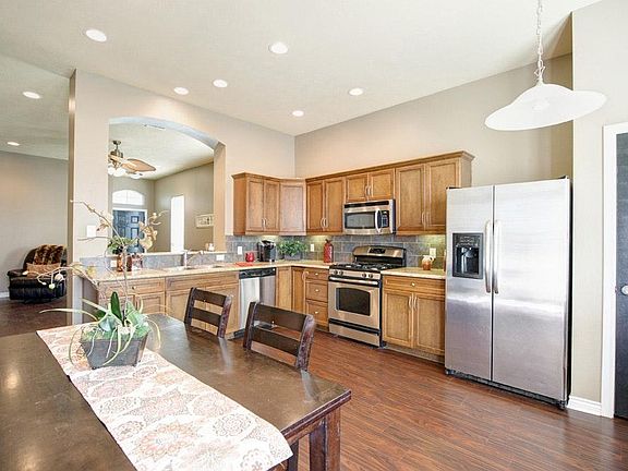 4th image of 254 Fieldstone Pl