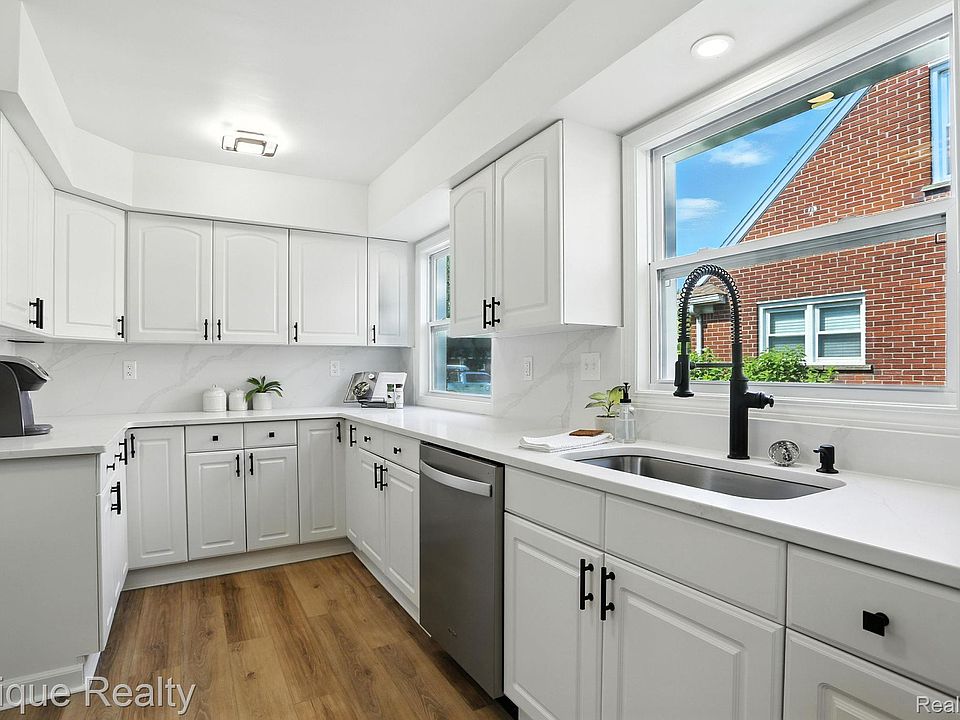 1808 W Twelve Mile Rd, photo 4