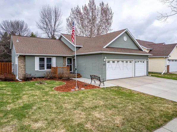 3521 19th St S, Fargo, ND 58104
