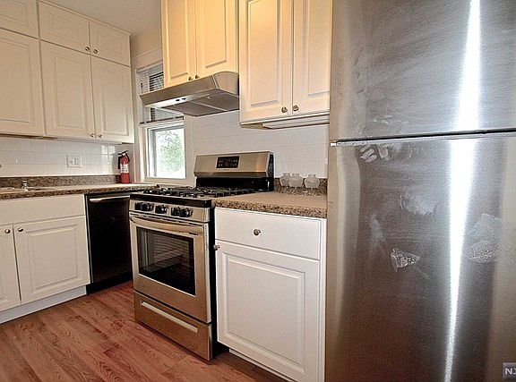 4th image of 13-38 4th St